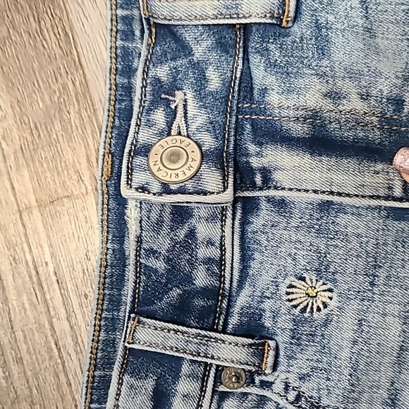 American Eagle Daisy Shorts | Hi-Rise Shortie Shorts​ - Picture 3 of 7